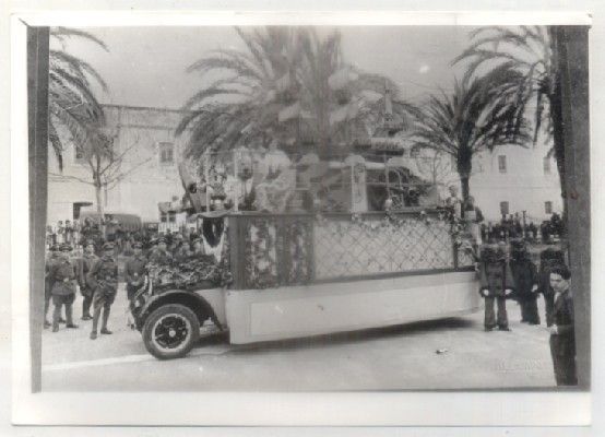 FOTO. REPRODUCCIÓN. CARNAVAL DE CÁDIZ, AÑOS 20. CARROZA BARCO, PARQUE GENOVÉS.