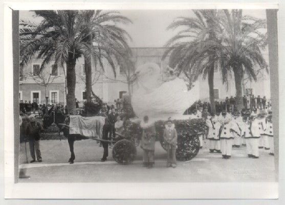 FOTO. REPRODUCCIÓN. CARNAVAL DE CÁDIZ, AÑOS 20. CARROZA CISNE, PARQUE GENOVÉS.