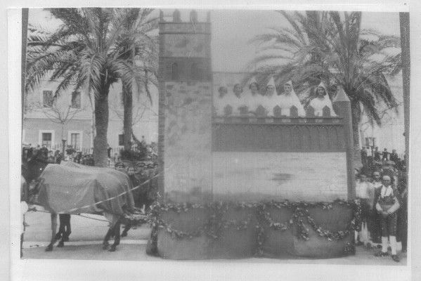 FOTO. REPRODUCCIÓN. CARNAVAL DE CÁDIZ, AÑOS 20. CARROZA CASTILLO, PARQUE GENOVÉS.