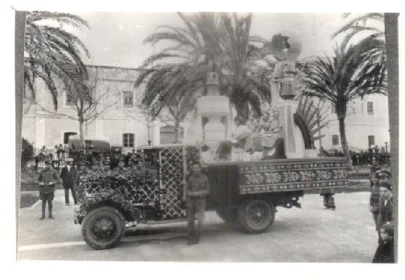 FOTO. REPRODUCCIÓN. CARNAVAL DE CÁDIZ, AÑOS 20. CARROZA  BOMBILLA, PARQUE GENOVÉS.