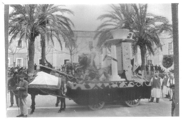 FOTO. REPRODUCCIÓN. CARNAVAL DE CÁDIZ, AÑOS 20. CARROZA TACITA PLATA HERCULES, PARQUE GENOVÉS.