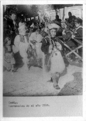 FOTO. REPRODUCCIÓN. CARNAVAL DE CADIZ 1908.