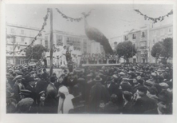 FOTO. REPRODUCCIÓN. CARNAVAL DE CADIZ, EL PAVO REAL (PLAZA SAN ANTONIO) 1927.