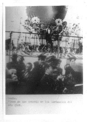 FOTO. REPRODUCCIÓN. LA PLAZA DE SAN ANTONIO EN LOS CARNAVALES DE 1909.