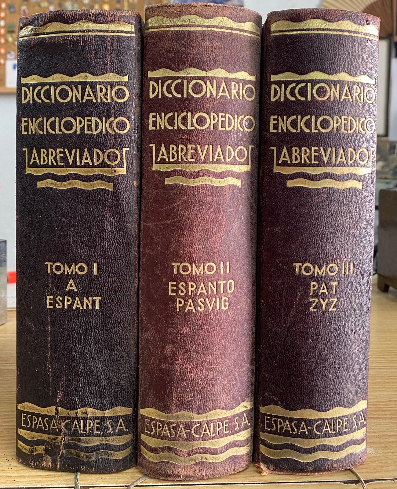 DICCIONARIO ENCICLOPEDICO ABREVIADO (3 TOMOS)