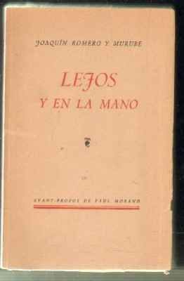 LEJOS Y EN LA MANO
