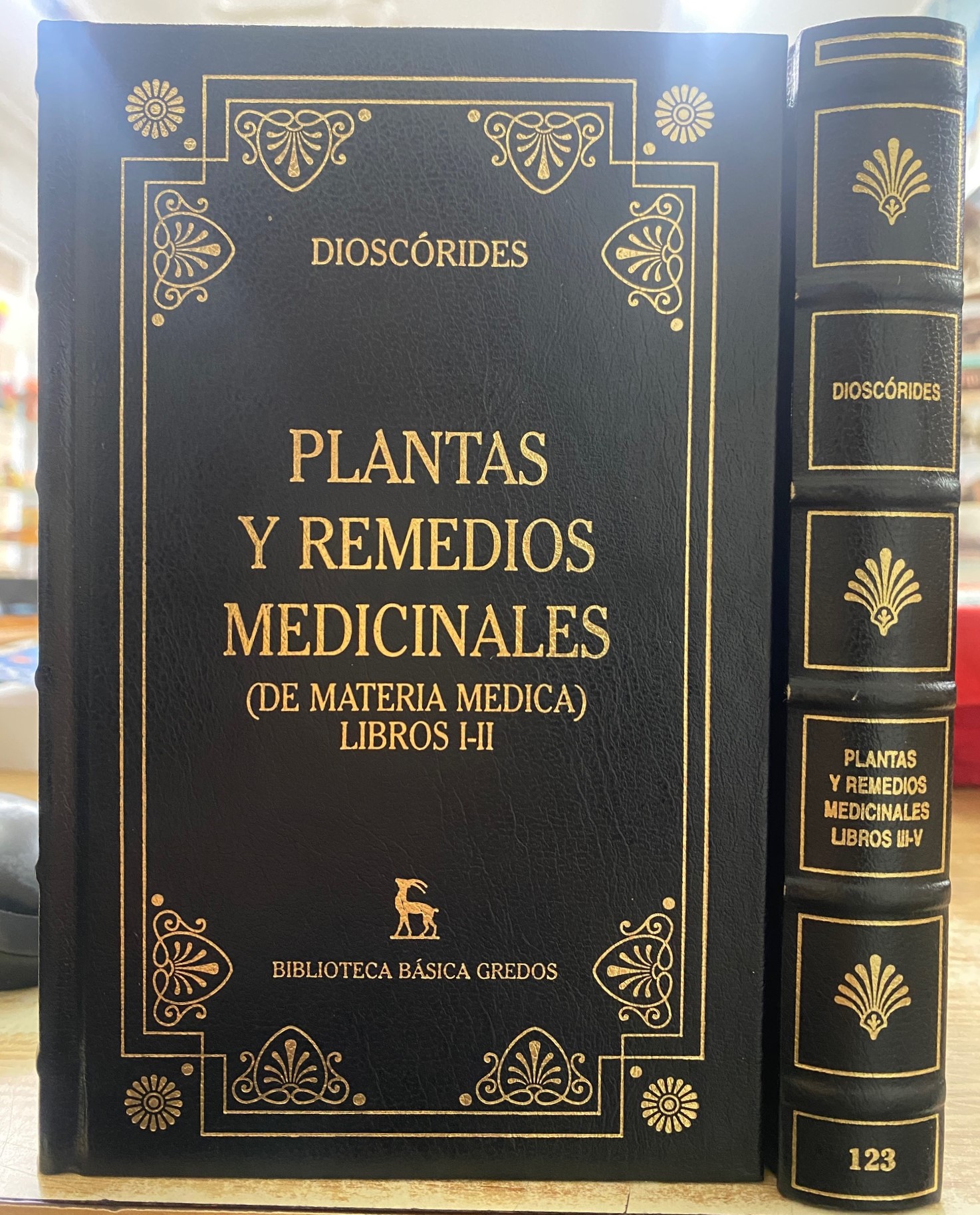 BIBLIOTECA BÁSICA GREDOS: PLANTAS Y REMEDIOS MEDICINALES. DIOSCÓRIDES (2 TOMOS)
