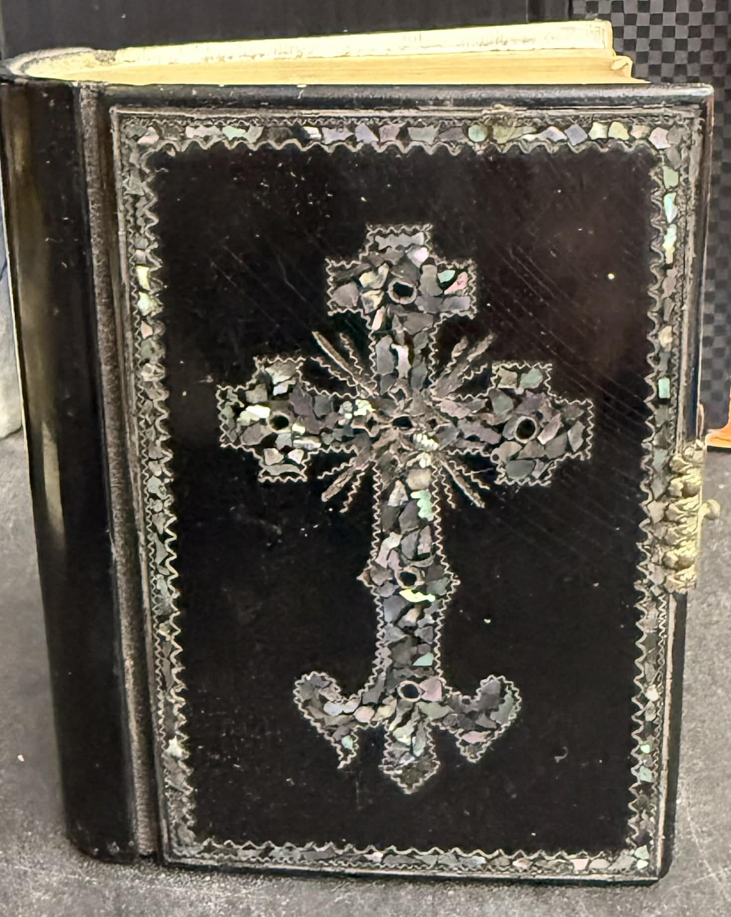 DIAMANTE DIVINO DEVOCIONARIO Y SEMANA SANTA