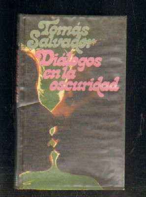DIALOGOS EN LA OSCURIDAD