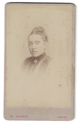 FOTOGRAFIA DE SEÑORITA. FOTO CH. HERBERT (AMIENS). SOBRE 1880.