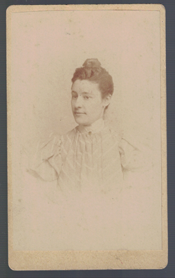 FOTOGRAFIA DE SEÑORITA. SOBRE 1890.