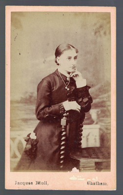 FOTOGRAFIA DE SEÑORITA. FOTO JACQUES HOLL (CHATHAM). SOBRE 1890.