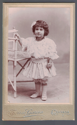 FOTOGRAFIA DE NIÑA. FOTO TORRES GARCIA, GRANADA. SOBRE 1890.
