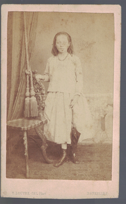 FOTOGRAFIA DE NIÑA. FOTO LOUTRE SEL, BRUXELLES. SOBRE 1890.