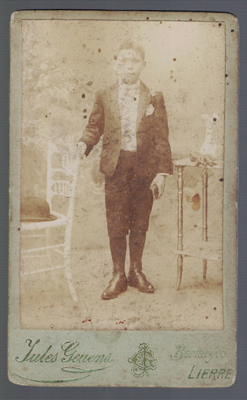 FOTOGRAFIA DE JOVEN. FOTO YULES GEUENS (LIERRE). SOBRE 1900.