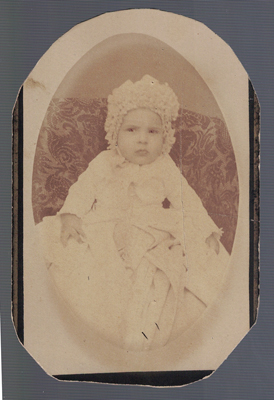 FOTOGRAFIA DE NIÑA. SOBRE 1900.