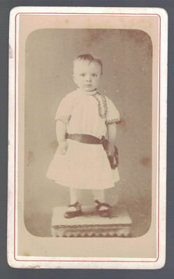 FOTOGRAFIA DE NIÑA. SOBRE 1880.