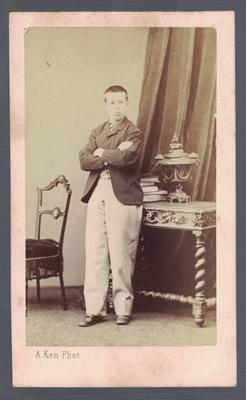 FOTOGRAFIA NIÑO. FOTO A KEN PHOT. SOBRE 1880.