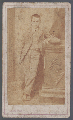 FOTOGRAFIA JOVEN. FOTO EDMOND BAYONNE. SOBRE 1880.