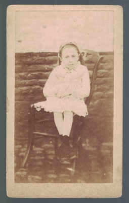FOTOGRAFIA DE NIÑA. SOBRE 1900.