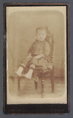 FOTOGRAFIA DE NIÑA. FOTO ULYSSE GANDIBLEN (ST. CHISLAIN). SOBRE 1900.