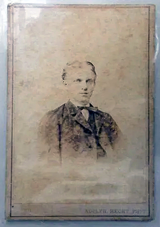 FOTOGRAFIA ANTIGUA FOTO DE CABALLERO  FOTOGRAFO ADOLPH HECHT  SIGLO XIX 10,5X6,5CM