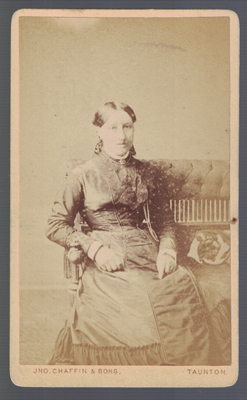 FOTOGRAFIA DE SEÑORA. FOTO JNO. CHAFFIN & SONS. (TAUNTON AND YEOVIL). SOBRE 1880.