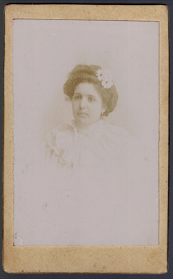 FOTOGRAFIA DE SEÑORA, SOBRE 1890.