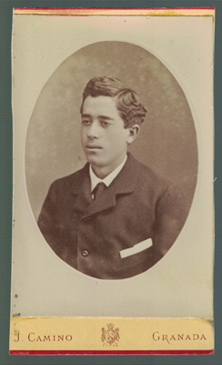 FOTOGRAFIA DE JOVEN. FOTO J. CAMINO, MADRD. SOBRE 1880.