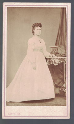 FOTOGRAFIA DE SEÑORITA. FOTO E. CANTOS BARCELONA. SOBRE AÑO 1880.