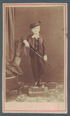 FOTOGRAFIA DE NIÑO. FOTO  ENRIQUE GOMEZ, GRANADA. SOBRE 1870.