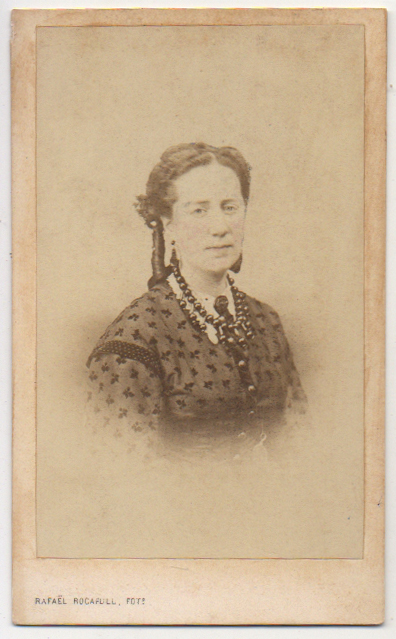 FOTO DE RETRATO DE SRTA. CAMILA LUENGA. FOTOGRAFO RAFAEL ROCAFULL. CADIZ. AÑO 1865.