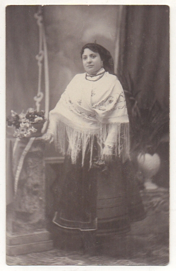 FOTOGRAFIA SEÑORITA, PAPEL FOTOGRAFICO TIPO TARJETA POSTAL, SOBRE 1910.