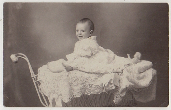 FOTOGRAFIA DE NIÑO, PAPEL FOTOGRAFICO TIPO TARJETA POSTAL, AÑO 1910.