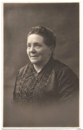 FOTOGRAFIA POSTAL DE SEÑORA, ESCRITA SIN CIRCULAR SOBRE 1930