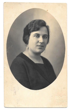 FOTOGRAFIA POSTAL DE SEÑORA, SIN CIRCULAR SOBRE 1930