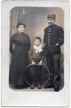 FOTOGRAFIA POSTAL DE FAMILIA, SIN CIRCULAR SOBRE 1920 GUILLEMINOT
