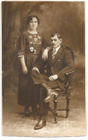 FOTOGRAFIA POSTAL DE PAREJA, ESCRITA SIN CIRCULAR AÑO 1921