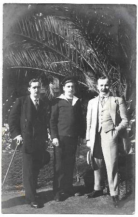 FOTOGRAFIA POSTAL GRUPO DE SEÑORES, ESCRITA SIN CIRCULAR SOBRE 1930 FOTO AVENUE CARNOT