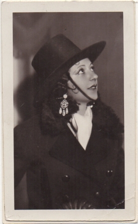 FOTOGRAFIA SEÑORITA FLAMENCA SOBRE 1950