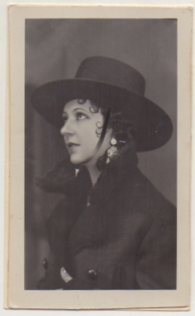 FOTOGRAFIA SEÑORITA FLAMENCA SOBRE 1950