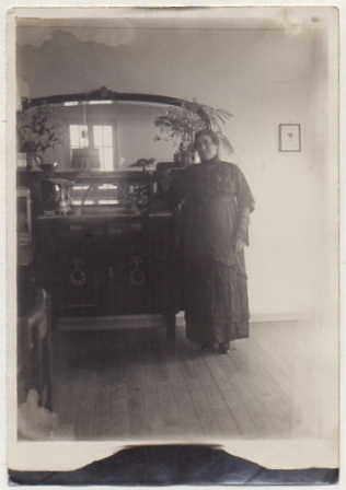 FOTOGRAFIA EN PAPEL SEÑORA  SOBRE 1930