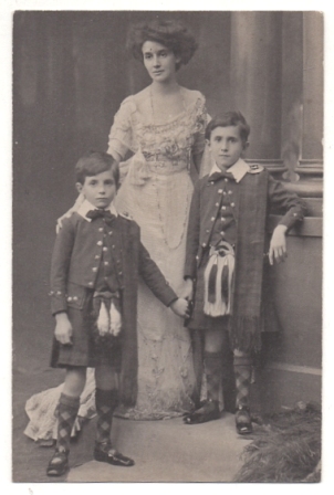 FOTOGRAFIA DE ESTUDIO FAMILIA, SOBRE 1920