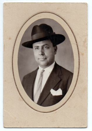 FOTOGRAFIA DE ESTUDIO RETRATO DE CABALLERO CON SOMBRERO, SOBRE 1930
