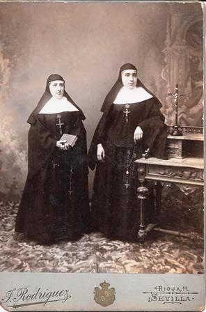 FOTO DE MONJAS SOBRE 1890. CON FOTOGRAFO J.RODRIGUEZ (SEVILLA)