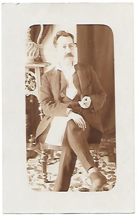 FOTO POSTAL RETRATO SEÑOR SENTADO. SIN CIRCULAR SOBRE 1920