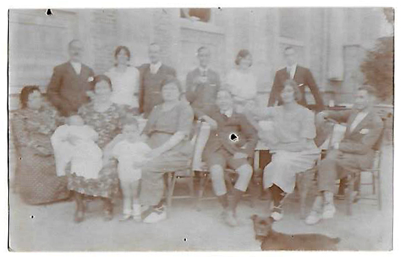 FOTO POSTAL SIN CIRCULAR. CELEBRACION DE UN BAUTIZO, SOBRE 1920.