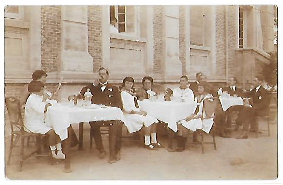 FOTO POSTAL SIN CIRCULAR. CELEBRACION DE UNA COMUNION, SOBRE 1920.