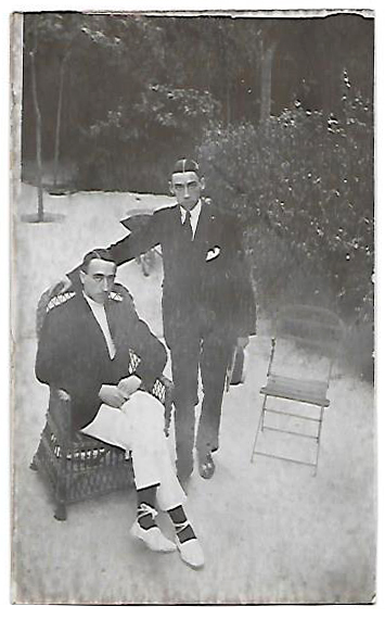 FOTO POSTAL SIN CIRCULAR. CABALLEROS POSANDO. SOBRE 1920
