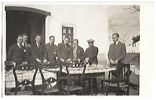 FOTO POSTAL SIN CIRCULAR. CABALLEROS EN UNA COMIDA. SOBRE 1920